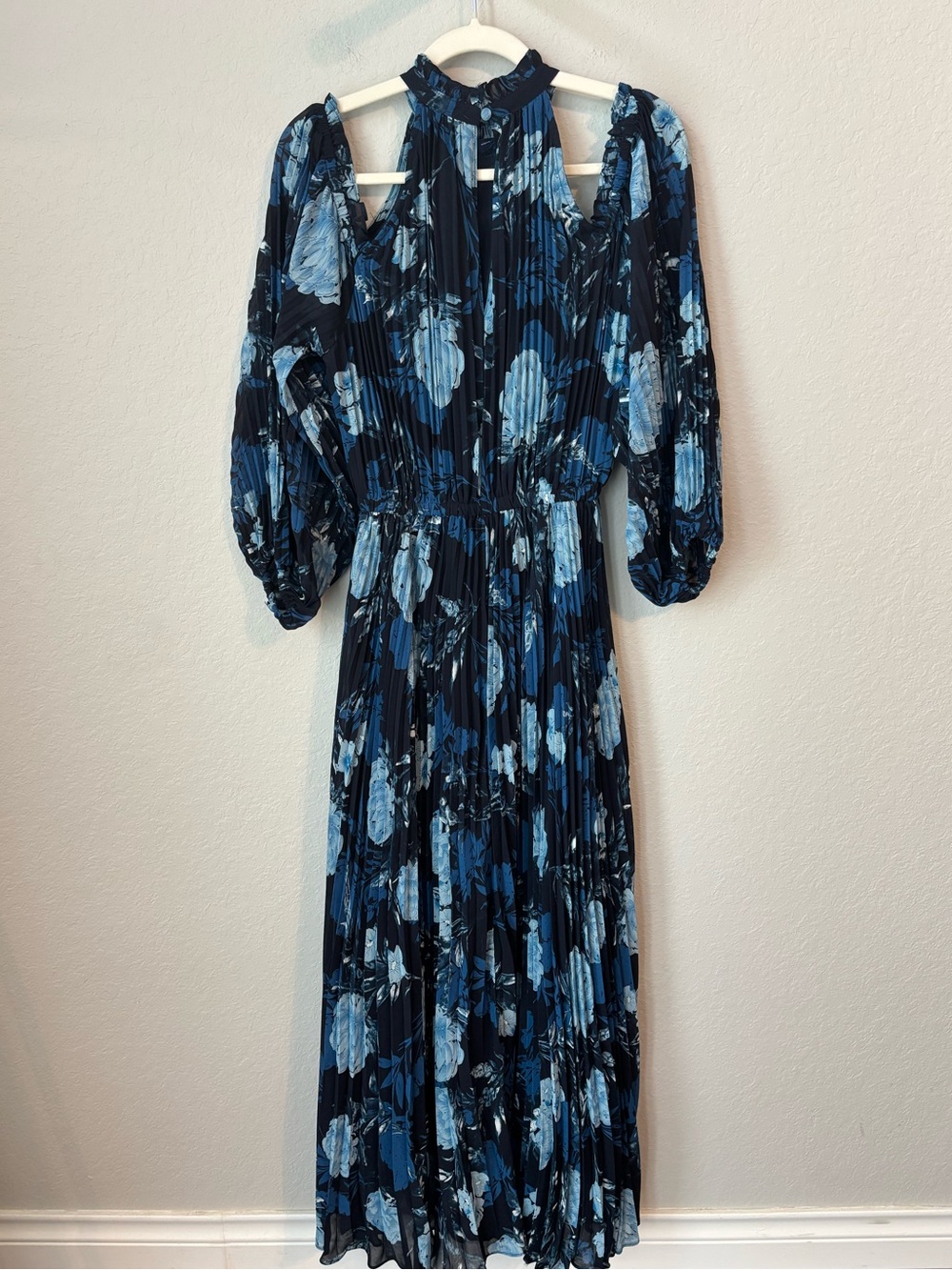 NEW Petal & Pup Hilary Pleated Blue Floral Long Sleeve Maxi Dress Size Medium - Picture 7 of 12